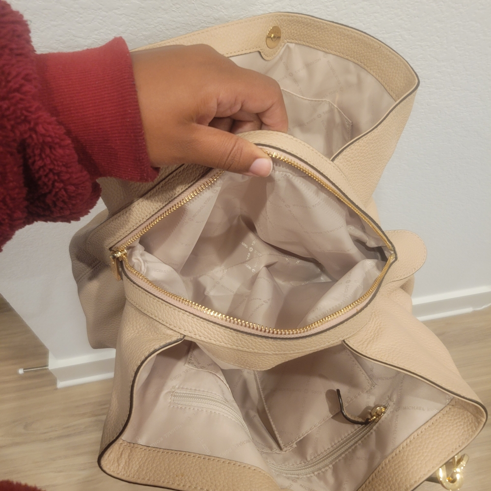 Michael Kors Beige Leather Shoulder Large Tote Bag Purse - Picture 4 of 11
